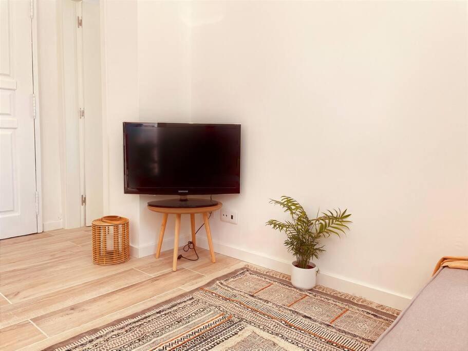 Cozy Apartment With Private Courtyard Barcarena Kültér fotó