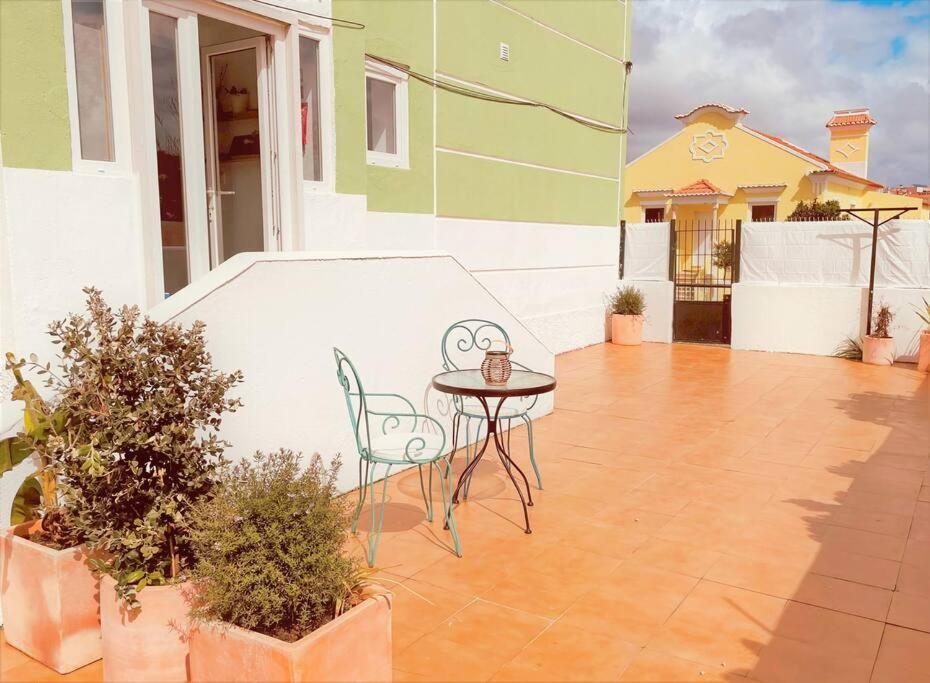 Cozy Apartment With Private Courtyard Barcarena Kültér fotó