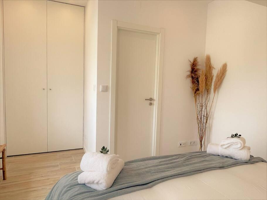 Cozy Apartment With Private Courtyard Barcarena Kültér fotó